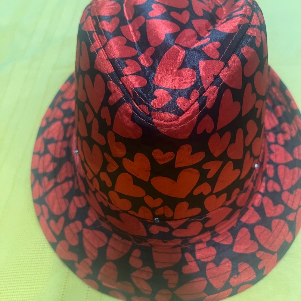 Red Heart-Print Bucket Hat UNISEX